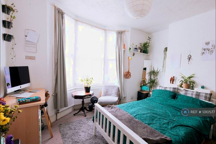 4 Bedroom Semi-Detached House To Rent In Ada Road, London, SE5