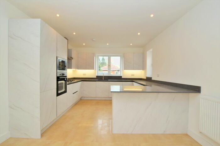 2 Bedroom Semi-Detached Bungalow To Rent In Curtis Road, Hounslow, TW4