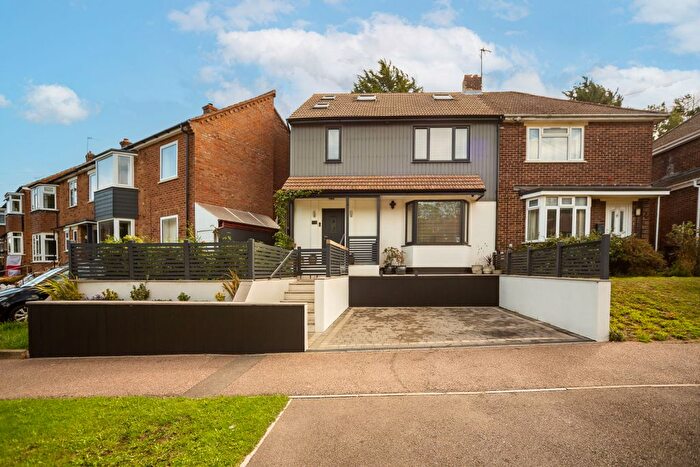 4 Bedroom Semi-Detached House For Sale In The Tideway, Rochester, ME1