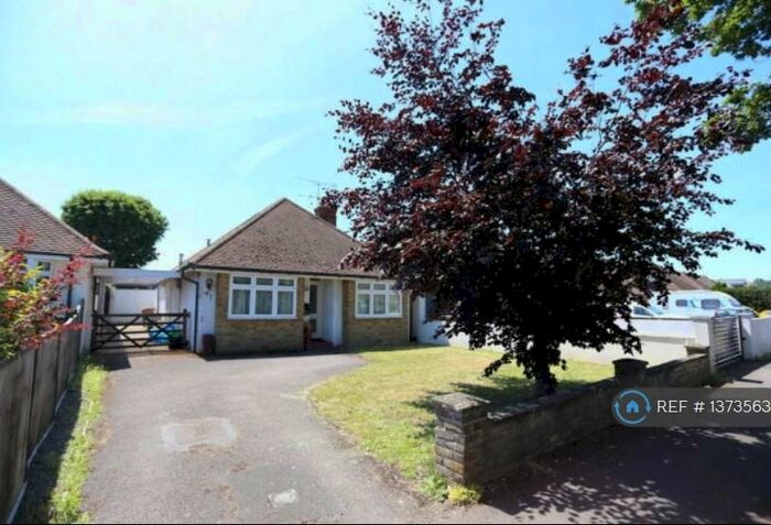 3 Bedroom Bungalow To Rent In Woodwaye, Woodley, Reading, RG5