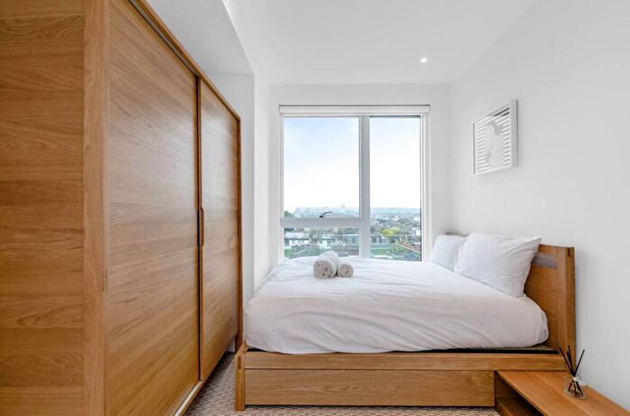 3 Bedroom Flat To Rent In Rochester Place, Camden, London, NW1