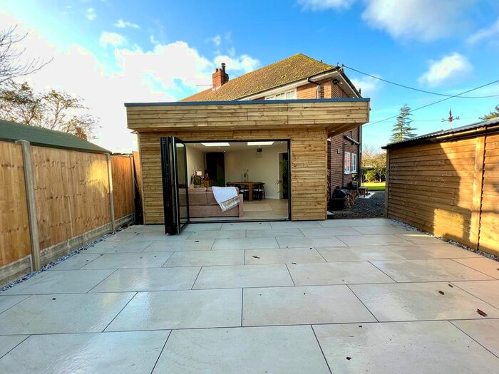 3 Bedroom Semi-Detached House For Sale In Broomhill Cottages, East End, Lymington, SO41