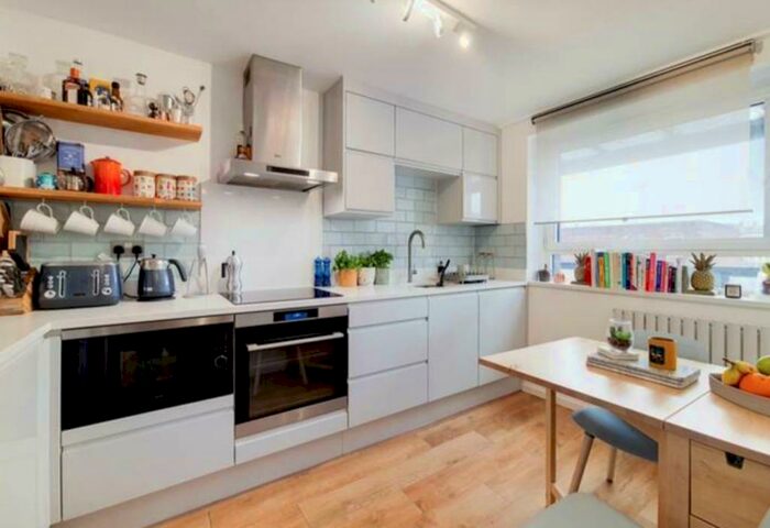 1 Bedroom Flat To Rent In Saltwell Street, East India Dock, Poplar, Westferry, London, E14