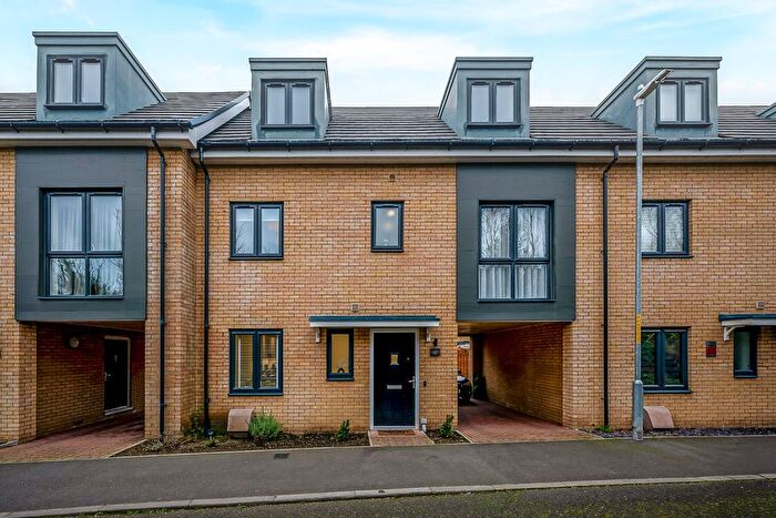 3 Bedroom Terraced House To Rent In Hedge Place Road, Greenhithe, DA9