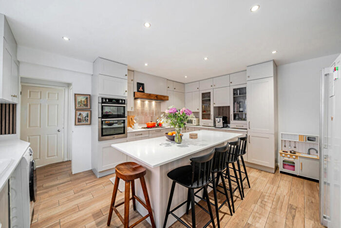 4 Bedroom Detached House For Sale In Chertsey Road, Byfleet, KT14