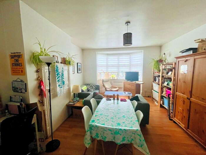 2 Bedroom Flat To Rent In Arkleigh Mansions, Brent Street, London, NW4