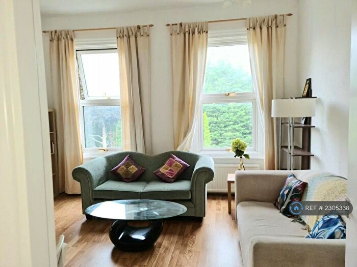 2 Bedroom Flat To Rent In Mapesbury Road, London, NW2