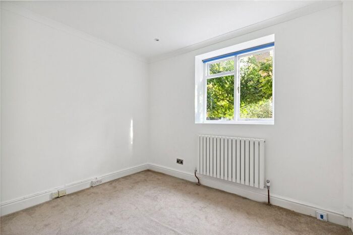 2 Bedroom Flat For Sale In Ladbroke Grove, London, W11