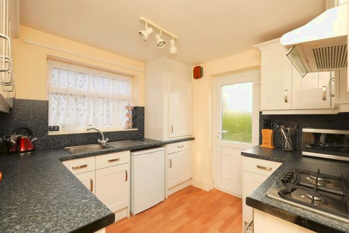 3 Bedroom Semi-Detached House For Sale In Moorland Avenue, Walkeringham, Doncaster, DN10