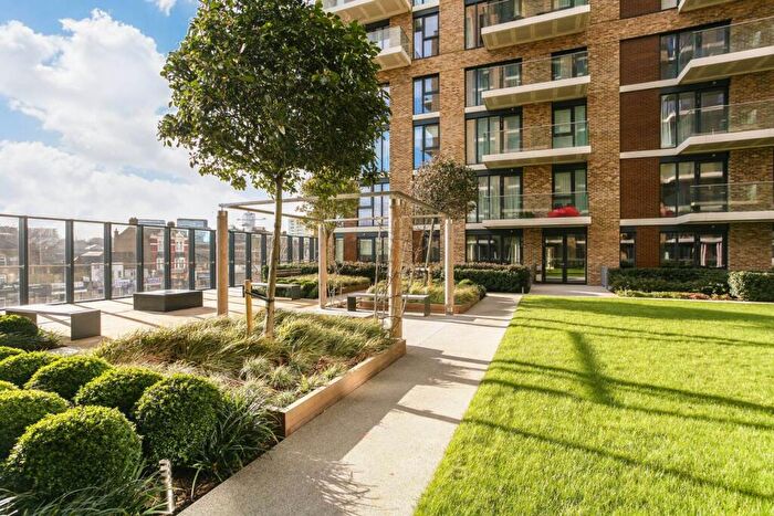 2 Bedroom Flat To Rent In Compton House, Woolwich Riverside, London, SE18