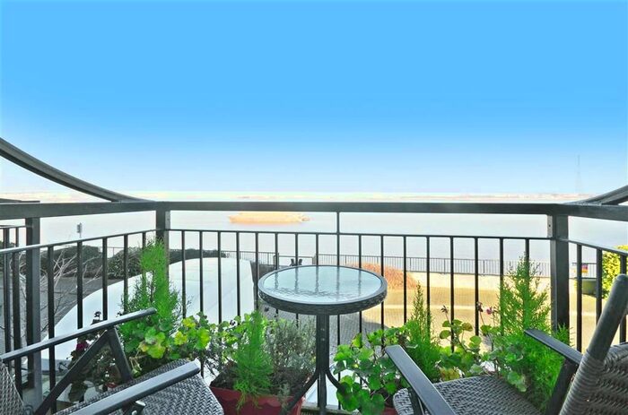 4 Bedroom Town House To Rent In Sara Crescent, Greenhithe, DA9