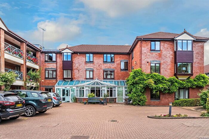 2 Bedroom Flat For Sale In Hoskins Road, Oxted, RH8