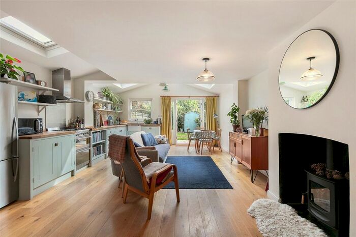 2 Bedroom Flat To Rent In Mexfield Road, London, SW15