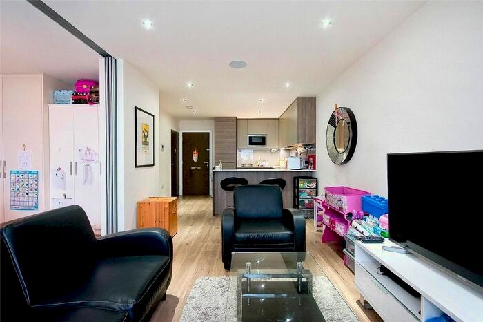 1 Bedroom Flat For Sale In East Drive, Colindale, London, NW9