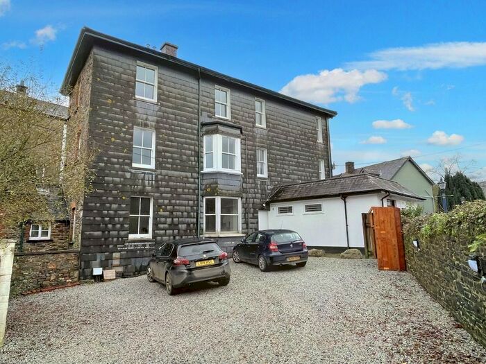 2 Bedroom Flat To Rent In Fore Street, Okehampton, EX20