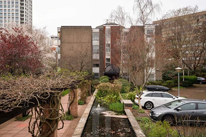 2 Bedroom Apartment For Sale In Peregrine House, Sullivan Close, London, SW11