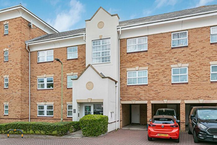 1 Bedroom Flat For Sale In International Way, Sunbury-On-Thames, Surrey, TW16
