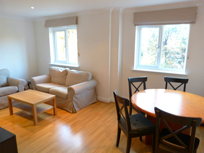 2 Bedroom Flat To Rent In Milligan Lodge, A, Hendon Lane, N3