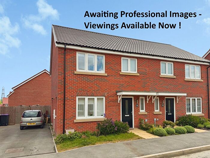 3 Bedroom Semi-Detached House For Sale In Lingfield Park, Bourne, PE10