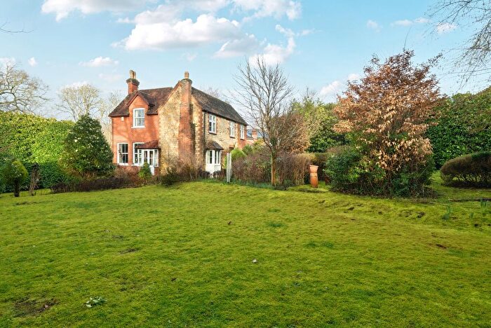 4 Bedroom Detached House For Sale In Chapel Road, Rowledge, Farnham, GU10