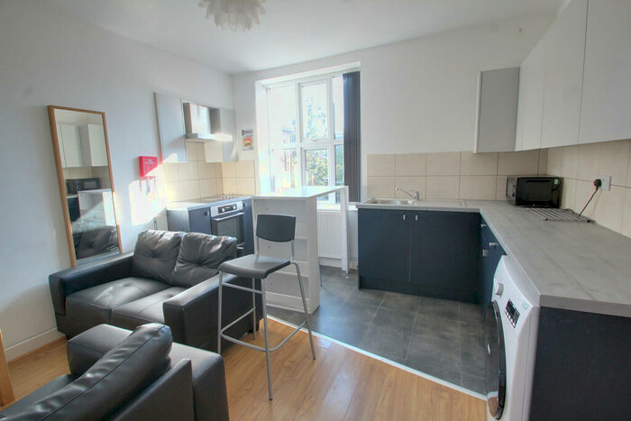 4 Bedroom End Of Terrace House To Rent In Westcotes Drive, Leicester, LE3