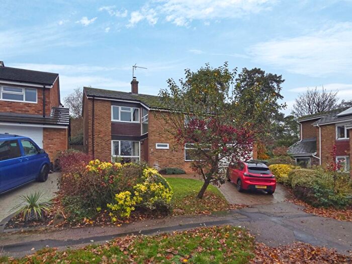 4 Bedroom Detached House For Sale In Verne Drive, Ampthill, Bedfordshire, MK45