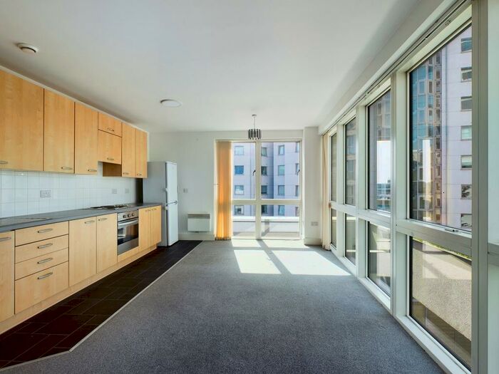 1 Bedroom Flat To Rent In Skyline Plaza, Basingstoke, RG21