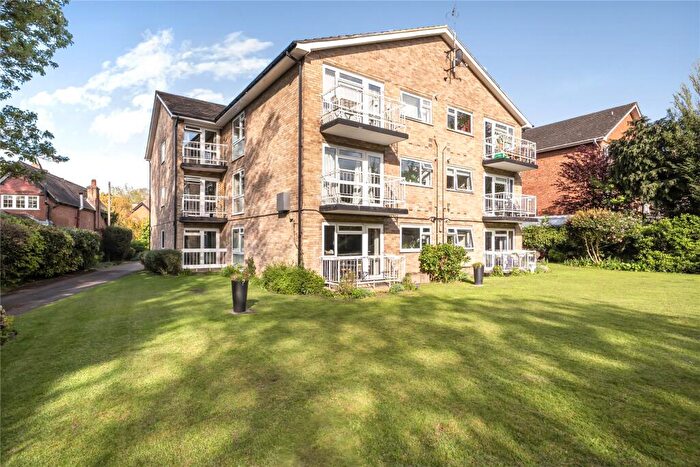 2 Bedroom Flat For Sale In Upper Brighton Road, Surbiton, KT6