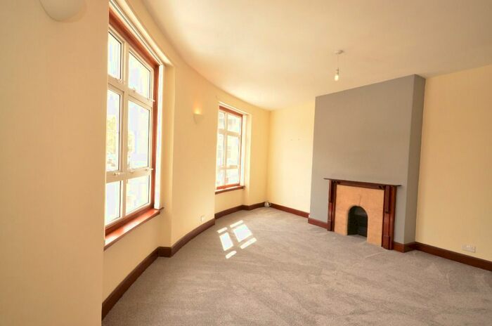 2 Bedroom Flat To Rent In Cockburn Street, Falkirk, FK1