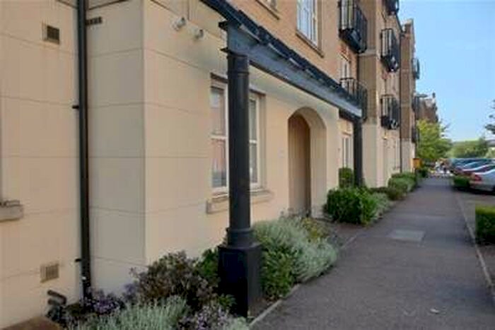 1 Bedroom Flat To Rent In HP21 - Close To Town Centre And Train Station