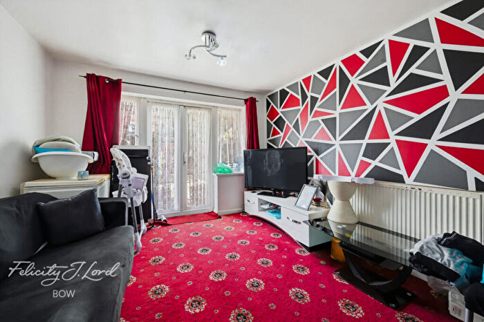 4 Bedroom Terraced House For Sale In Hewison Street, London, E3