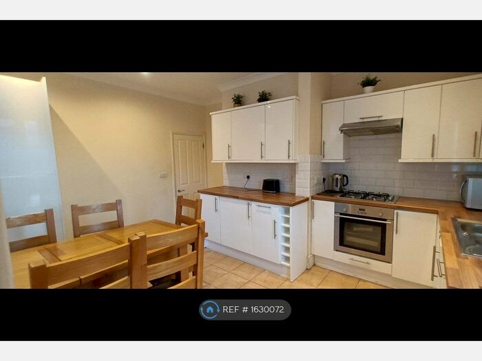 2 Bedroom Flat To Rent In Stondon Park, London, SE23