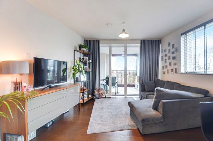 2 Bedroom Flat For Sale In Kenneth Way, London, W5