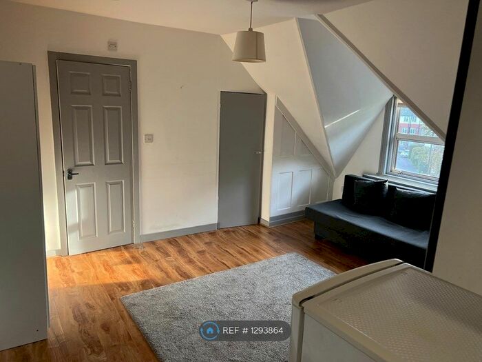 Studio To Rent In Leigham Court Road, London, SW16