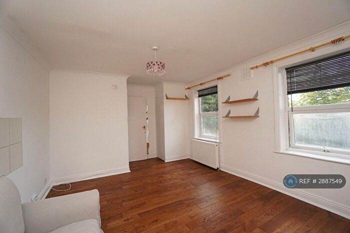3 Bedroom Flat To Rent In Archway Road, London, N6