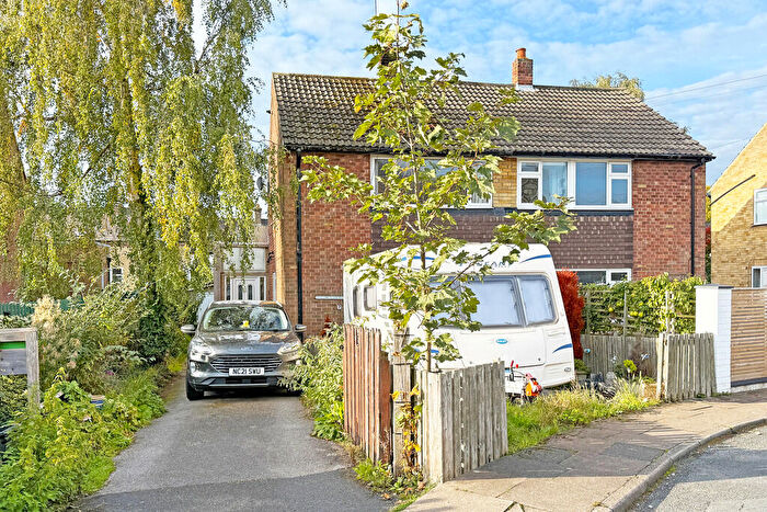 3 Bedroom Semi-Detached House For Sale In Avenue Close, Harrogate, HG2