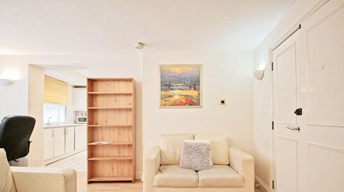 1 Bedroom Flat To Rent In Abbotts Chambers, Bishopsgate, London, EC2M