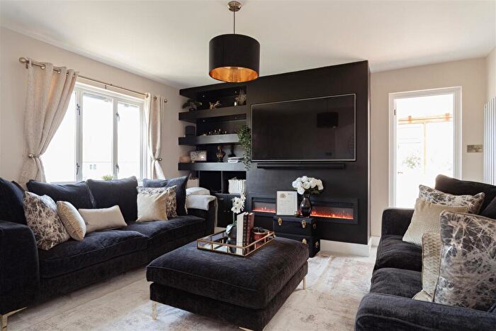 2 Bedroom Maisonette For Sale In St. Catherines Cross, Bletchingley, RH1