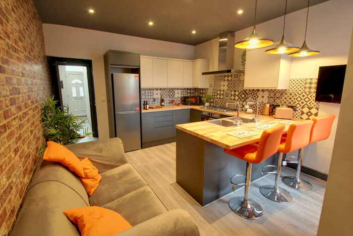 6 Bedroom Terraced House To Rent In Danvers Road, Leicester, LE3