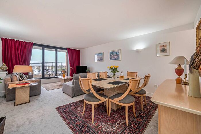2 Bedroom Flat To Rent In Cromwell Road, South Kensington, London, SW7