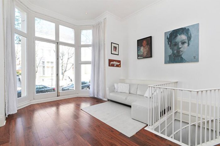 3 Bedroom Apartment To Rent In Belsize Park Gardens, London, NW3