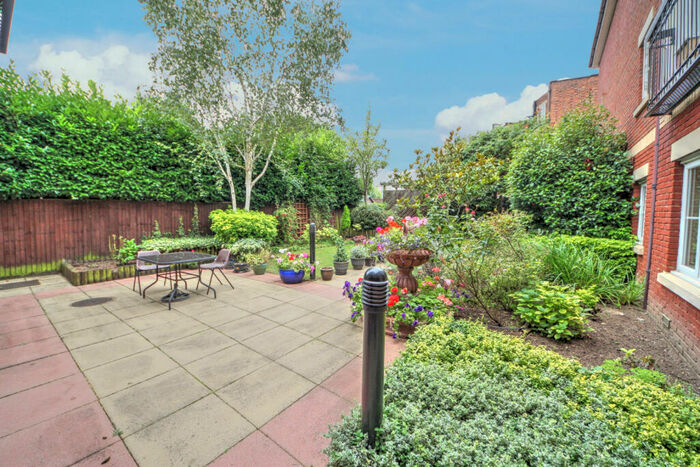 2 Bedroom Retirement Property For Sale In Green Lanes, N21