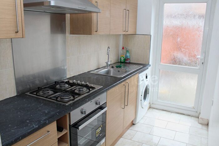 2 Bedroom Maisonette To Rent In Cromwell Road, Hounslow, TW3