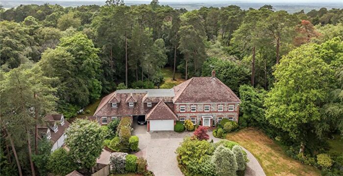 8 Bedroom Detached House For Sale In Kestrel Close, Ewshot, Farnham, GU10