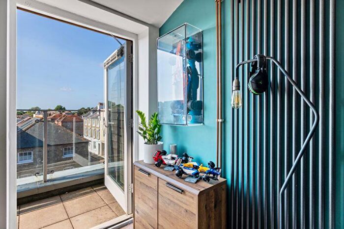 1 Bedroom Flat For Sale In East Walls, Chichester, PO19