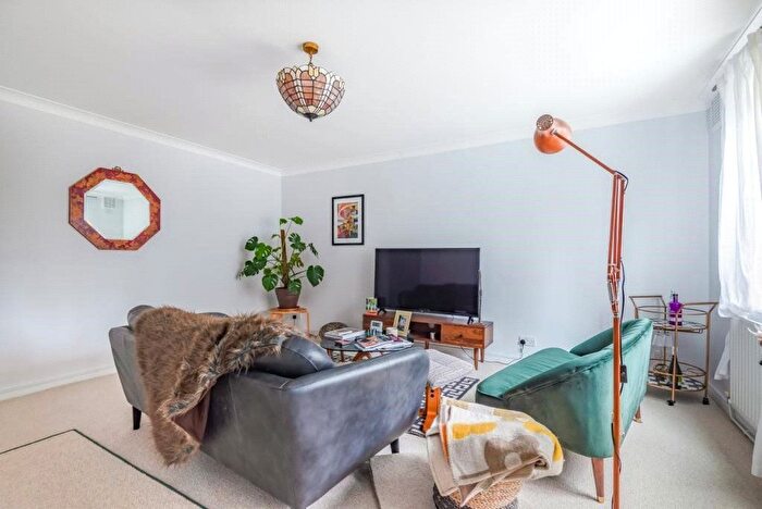 2 Bedroom Flat To Rent In Eglinton Hill, London, SE18