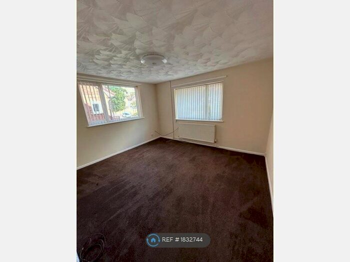 2 Bedroom Flat To Rent In Stafford Lane, Hednesford, Cannock, WS12