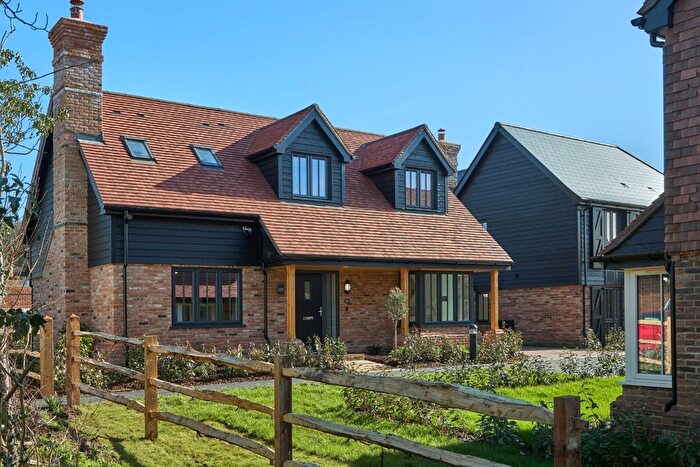 3 Bedroom Detached House For Sale In View Road, Cliffe Woods, ME3