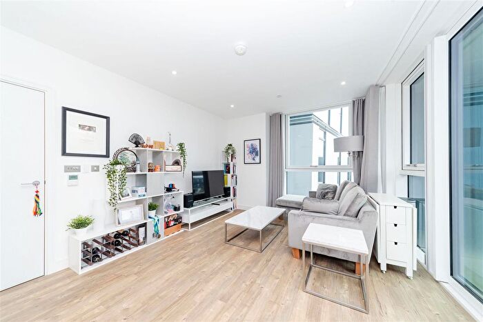 2 Bedroom Flat To Rent In Gladwin Tower, Wandsworth Road, London, SW8
