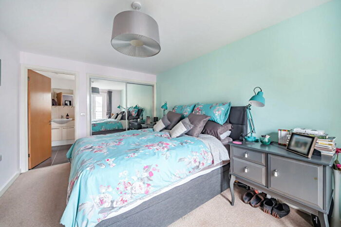 4 Bedroom Link Detached House For Sale In Avington Way, Sherfield-on-Loddon, RG27